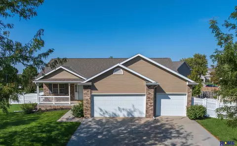 8005 Laytonjohn Ln, Lincoln, NE 68516