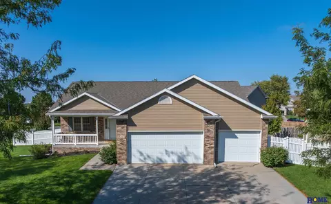 8005 Laytonjohn Ln, Lincoln, NE 68516