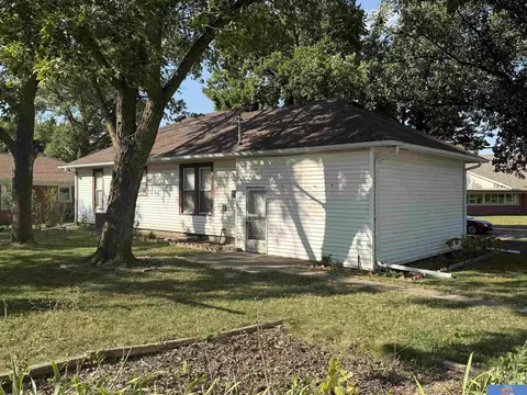 Exterior - 902 N 13th St, Beatrice, NE 68310 photo 1 of 2