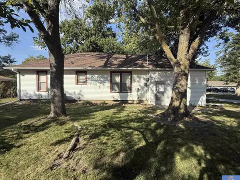 Exterior - 902 N 13th St, Beatrice, NE 68310 photo 2 of 2
