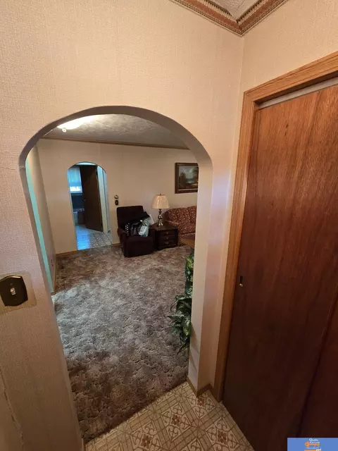 Entry Way - 902 N 13th St, Beatrice, NE 68310 photo 2 of 3