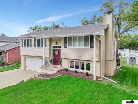 1101 Cobblestone Dr, Lincoln, NE 68510