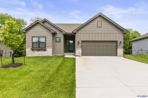 1715 Blackthorn St, Council Bluffs, IA 51503
