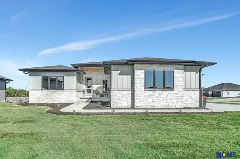 7530 Isidore Dr, Lincoln, NE 68516