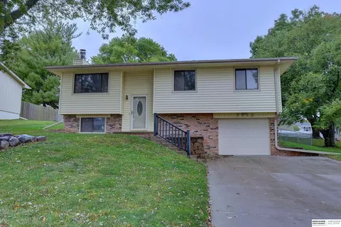 7712 Cottonwood Ave, La Vista, NE 68128