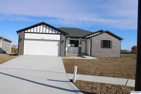 6440 N 13th Ct, Lincoln, NE 68521