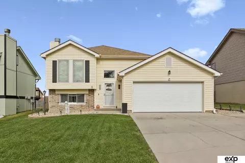 8146 Potter St, Omaha, NE 68122