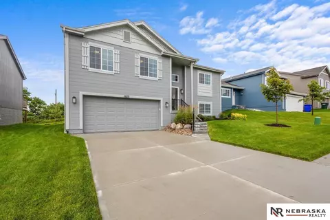 8622 Young St, Omaha, NE 68122