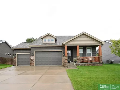 2115 Skyhawk Ave, Papillion, NE 68133