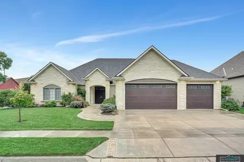 4701 Hawthorne Dr, Lincoln, NE 68516