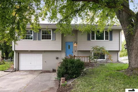 125 Wagon Train Ave, Hickman, NE 68372
