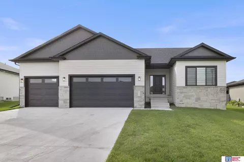 1015 N 107th St, Lincoln, NE 68527