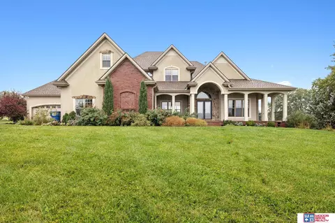 6701 Wildflower Ct, Lincoln, NE 68516