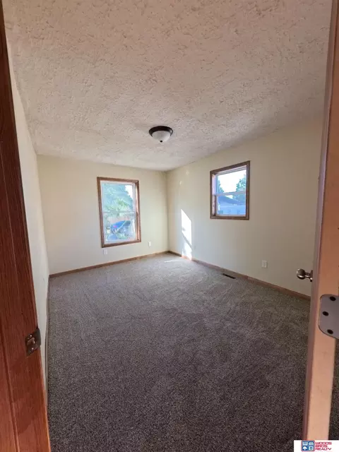 612 E 4th St, York, NE 68467 photo 5