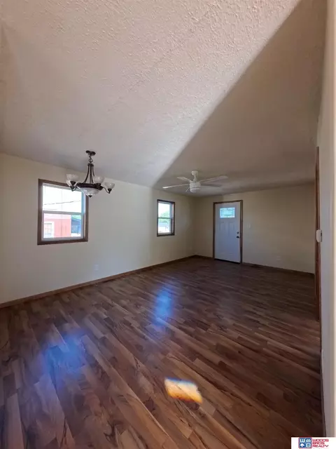 612 E 4th St, York, NE 68467 photo 8