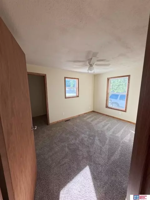 612 E 4th St, York, NE 68467 photo 3
