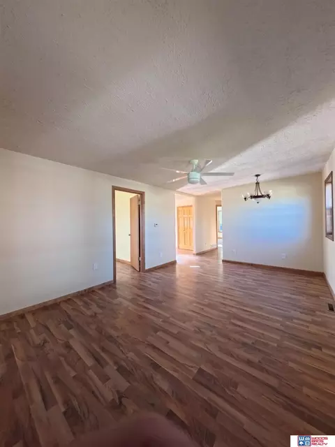 612 E 4th St, York, NE 68467 photo 9