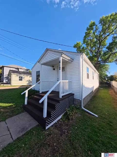 612 E 4th St, York, NE 68467