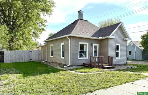 320 E 4th St, York, NE 68467 photo 2