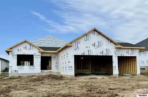 2135 S 95 St, Lincoln, NE 68520