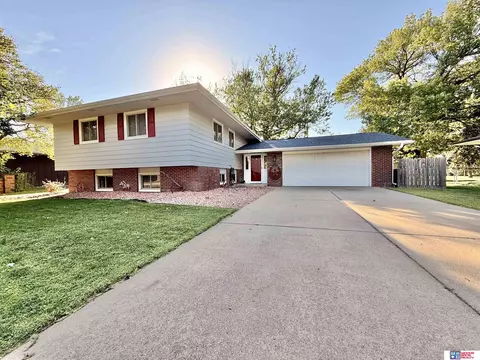 1643 N 2nd St, Seward, NE 68434