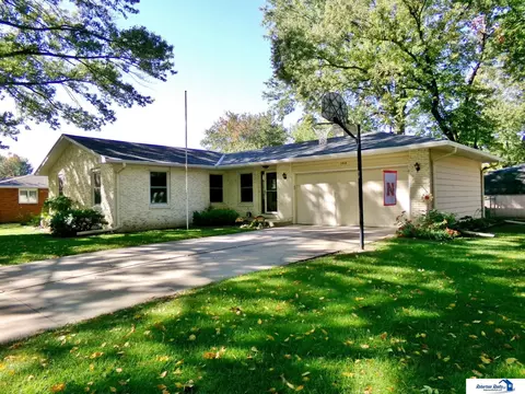 1818 Summit St, Beatrice, NE 68310