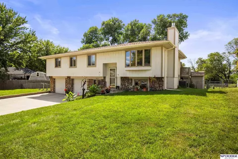 8614 S 46th Ave, Omaha, NE 68157