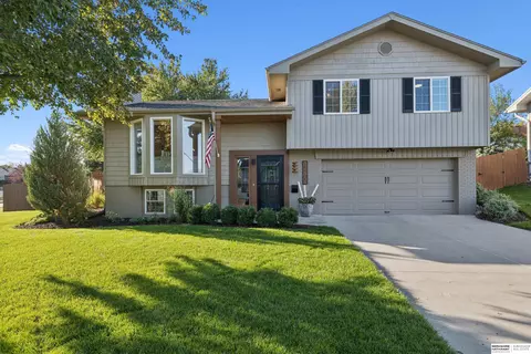 15705 Parker St, Omaha, NE 68118