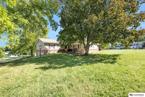 9830 Charles St, Omaha, NE 68114