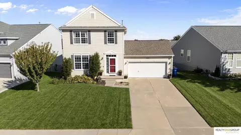 8903 S 166th St, Omaha, NE 68136