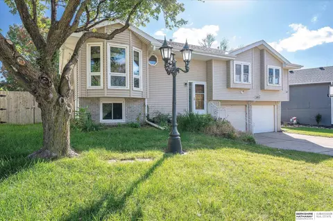 8935 N 83rd St, Omaha, NE 68122