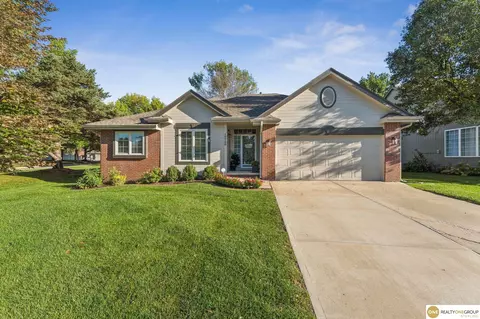 18750 Mayberry St, Elkhorn, NE 68022