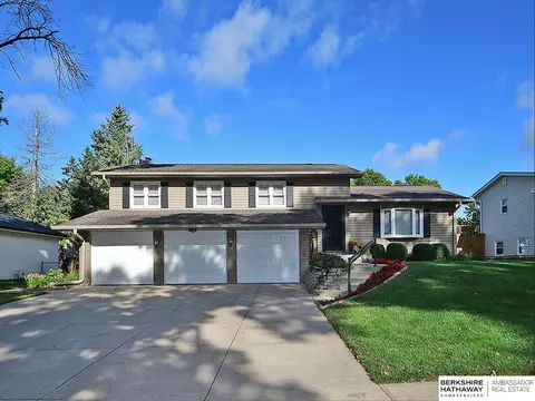 1820 Holling Dr, Omaha, NE 68144