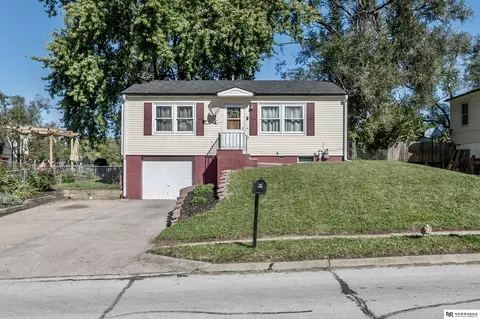 2402 Emiline St, Bellevue, NE 68147