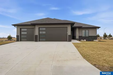 4000 Primrose Pl, Lincoln, NE 68516