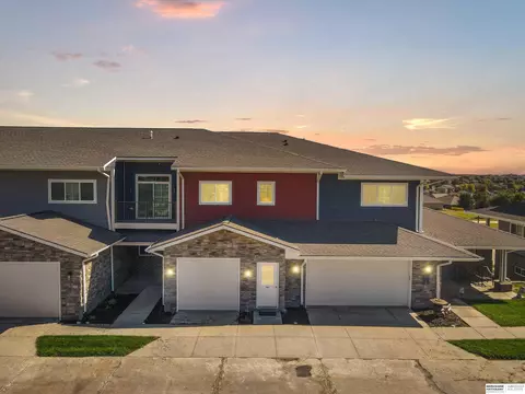 5933 N 158 Ct #306, Omaha, NE 68116
