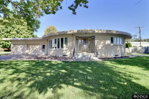 204 W Country Ln, Fremont, NE 68025