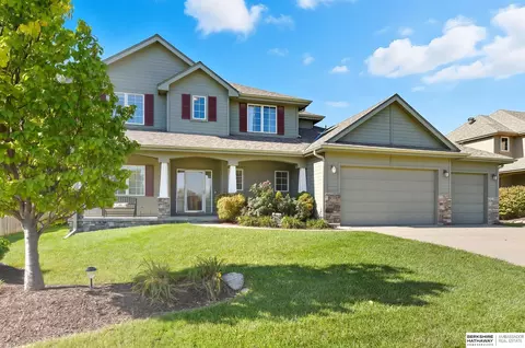 2070 Stillwater Dr, Papillion, NE 68046