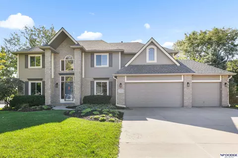 14101 Hillsborough Dr, Omaha, NE 68164