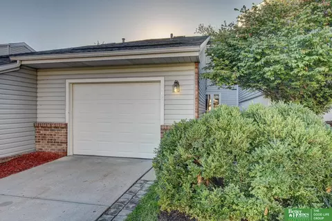 705 N 129 Plz, Omaha, NE 68154