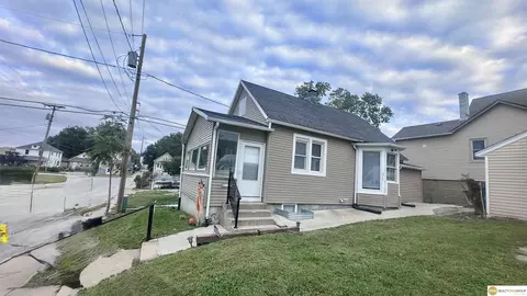 2715 Pacific St, Omaha, NE 68105