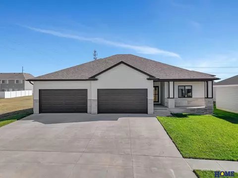 6352 SW 8th St, Lincoln, NE 68523