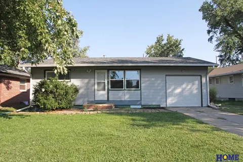 1736 Sunny Hill Rd, Lincoln, NE 68502
