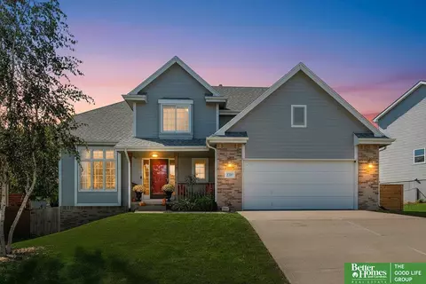 2207 Kara Dr, Papillion, NE 68133