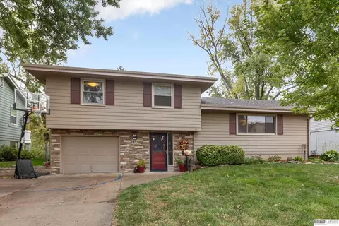 2417 S 124th St, Omaha, NE 68144