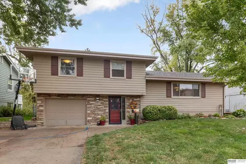 2417 S 124th St, Omaha, NE 68144