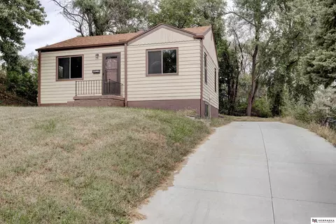 4026 Camden Ave, Omaha, NE 68111