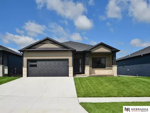 335 N 105 St, Lincoln, NE 68527