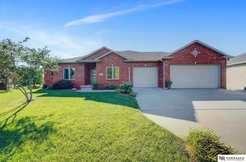6921 Laurent Cir, Lincoln, NE 68526