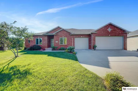 6921 Laurent Cir, Lincoln, NE 68526